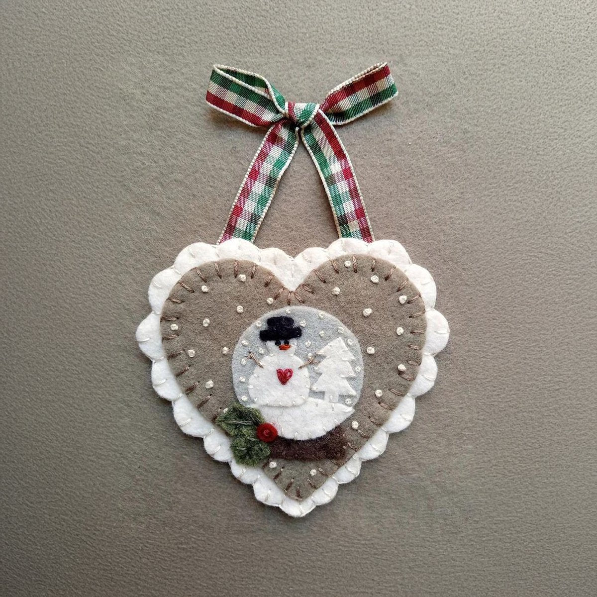 Pre-Cut Wool Blend Felt Holiday Hearts Ornament Kit